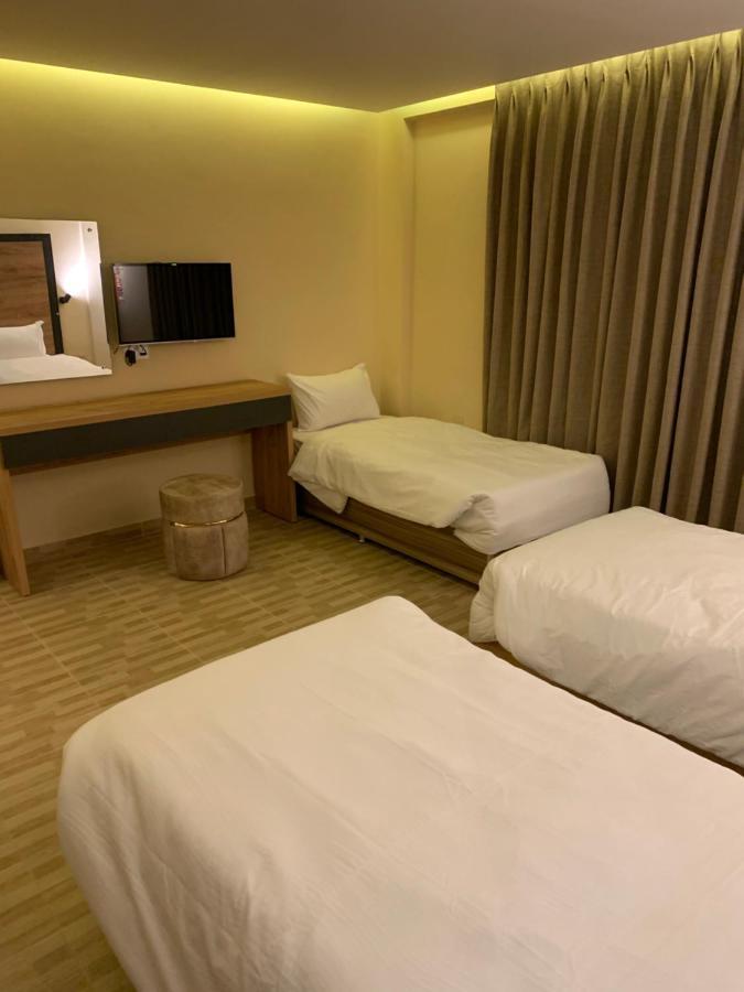 The Palm Hotel Aqaba Exterior photo