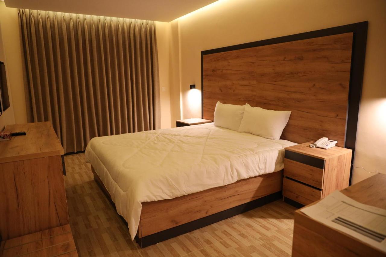 The Palm Hotel Aqaba Exterior photo